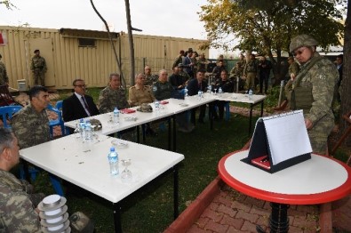 Genel Kurmay Başkanı Akar Şırnak ve Silopi'deki birlikleri ziyaret etti