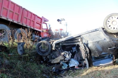 Tekirdağ'da Kamyon İle Otomobil Çarpıştı Açıklaması 2 Ölü, 2 Yaralı