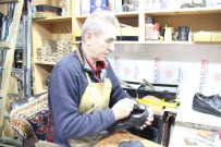 AYAKKABI TAMİRCİSİ - Ayakkabı Tamirciliği Yok Oluyor
