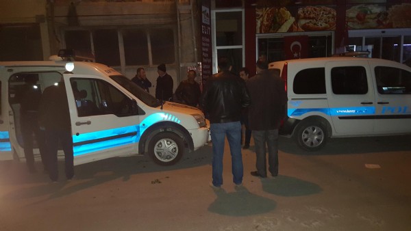 Erkek arkadaşı ile kaldığı odada başından vurulmuş olarak bulundu