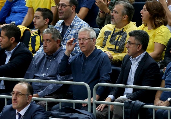 Fenerbahçe Galatasaray'ı farklı yendi