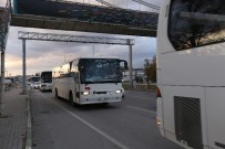 SERVİS OTOBÜSÜ - Bursa'da Servisler Trafiği Kilitliyor
