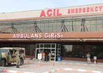 HAVAN SALDIRISI - DEAŞ'ın Saldırısında Yaralanan 2 Asker Kilis'e Getirildi