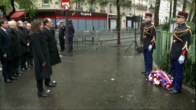 Paris Saldırılarında Hayatlarını Kaybedenler Anıldı
