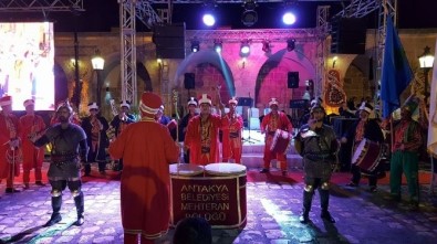 15 Temmuz Gazisi Vekilden Oğluna Mehteranlı Düğün