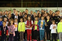 MESUT ÖZAKCAN - Cumhuriyet Kupası Tenis Turnuvası Ödül Töreni Yapıldı