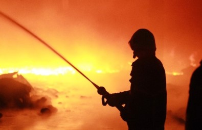 Husumetlisinin İş Yerini Ateşe Verdi