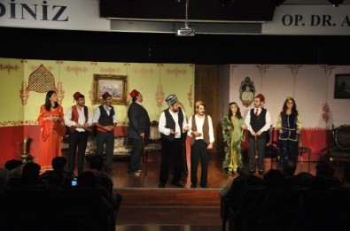 Kartal'da 'Tesadüf-Ü Müstesna' Adlı Tiyatro Oyunu Sahnelendi