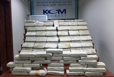 Kocaeli'de Bir Araçta 61 Kilo Uyuşturucu Ele Geçirildi