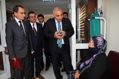 Vali Zorluoğlu, Devredilen Asker Hastanesi'nde İncelemelerde Bulundu
