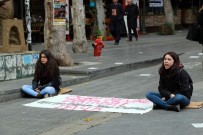 KADIN EYLEMCİ - Başkent'te İzinsiz Eylem Yapan 2 Kişi Gözaltına Alındı