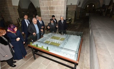 Elazığ Valisi Zorluoğlu Tarihi Mekanları Gezdi