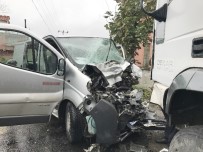 ORMANLı - Köy Yolunda Kafa Kafaya Çarpıştılar Açıklaması 2 Yaralı