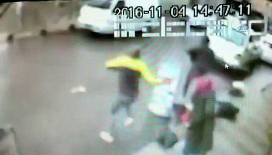 Kuyumcu soyan 3 zanlıya esnaf böyle direndi!