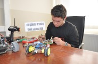 KALENDER - Kısıtlı İmkanlarla Meslek Lisesinde Robot Yapıyor