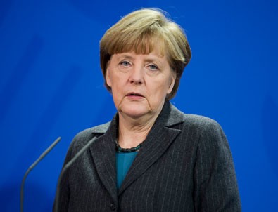 Merkel yeniden aday!