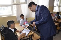 Siverek'te Öğrencilere 15 Bin İngilizce Kitabı Dağıtıldı