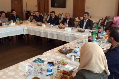 Ümraniye Belediyesi'nden 15 Temmuz Gazileri Ve Şehit Yakınlarına Moral Yemeği