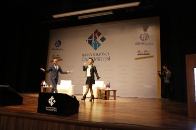 Ünlü Sanatçı Ve Yazarlar HKÜ'de Öğrencilerle Buluştu