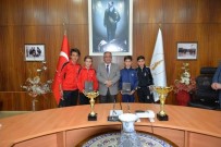 İDRIS GÜLEÇ - Vali'den Şampiyonlara Ödül