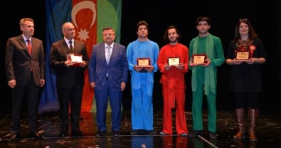 Behzat Uygur Açıklaması 'Tiyatro, Dizi Sektörünün Arkasında Kalmaz'