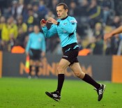 DERBİ MAÇI - Cüneyt Çakır'ın Derbi Karnesi