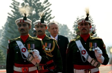 Erdoğan, Pakistan'da Resmi Törenle Karşılandı