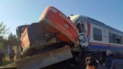 İzmir'de Feci Tren Kazası Açıklaması 5 Yaralı