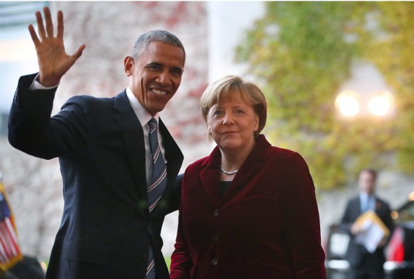 Obama'dan Merkel'e veda öpücüğü