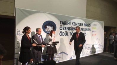 Akşehir Belediyesi'ne Tarihi Kentler Birliği Başarı Ödülü