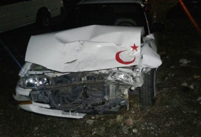 Gölbaşı'nda İki Otomobil Çarpıştı Açıklaması 3 Yaralı