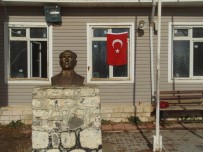 SAĞMALı - Türk Bayrağı Ve Atatürk Büstüne Çirkin Saldırı