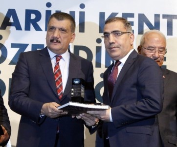 Yüreğir Belediyesi'ne YAPEX'te 'Proje, Uygulama Ve Süreklilik' Ödülü