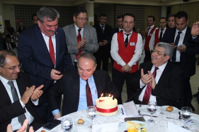 Bakan Faruk Özlü'ye Doğum Günü Sürprizi