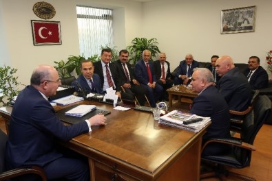 Başkan Sözlü, MHP'li Belediye Başkanları Toplantısına Katıldı
