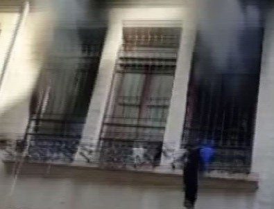 Göç merkezinde yangın çıktı