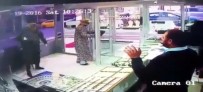 KUYUMCU SOYGUNU - Kadın Kılığına Giren Hırsızlar Kameralara Yansıdı