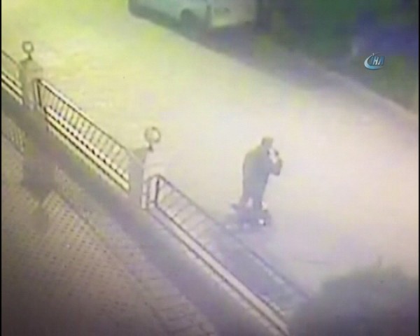 Eski eşin dehşet saçtığı anlar kamerada