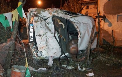Kastamonu'da Otomobil Evin Bahçesine Uçtu Açıklaması 2 Ölü, 4 Yaralı