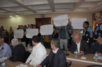 BAYRAM BAYAÖZLÜ - Kuşadası'nda Gergin Belediye Meclis Toplantısı