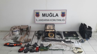 Milas'ta Kaçak Kazıcılar Tutuklandı
