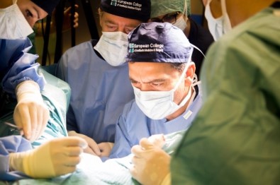 Türk Jinekolog Dr. Eserdağ, Viyana'da Meslektaşlarına Eğitim Verdi