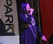 OZAN ÇOLAKOĞLU - 7 Aylık Hamile Gülşen Sahnede Büyüledi