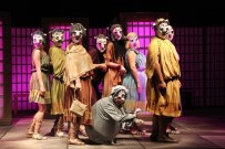 ŞEHİR TİYATROSU - BBŞT, Savaş Baba Oyunun Galasını Yaptı