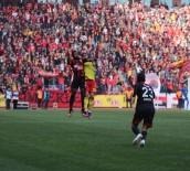 SEMIH ŞENTÜRK - Eskişehirspor'un Yeni Evinde İlk Kırmızı Kart Semih Şentürk'e Çıktı