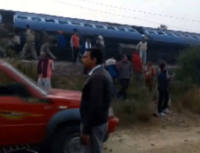 Hindistan felaketi yaşadı: 100'e yakın kişi öldü