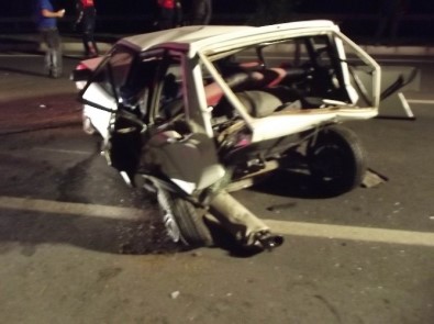 Kaza Sonrası Otomobil Metal Yığınına Döndü