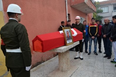 Şehidin Cenazesinde Feryatlar Yürekleri Dağladı