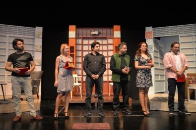 Bilecik'te 'Ne Seninle Ne Sensiz' Adlı Oyun Tiyatroseverlerle Buluştu