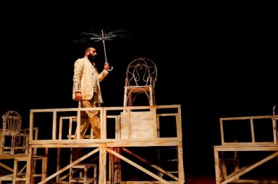 'Bir Delinin Hatıra Defteri' İsimli Tiyatro Sahnelendi